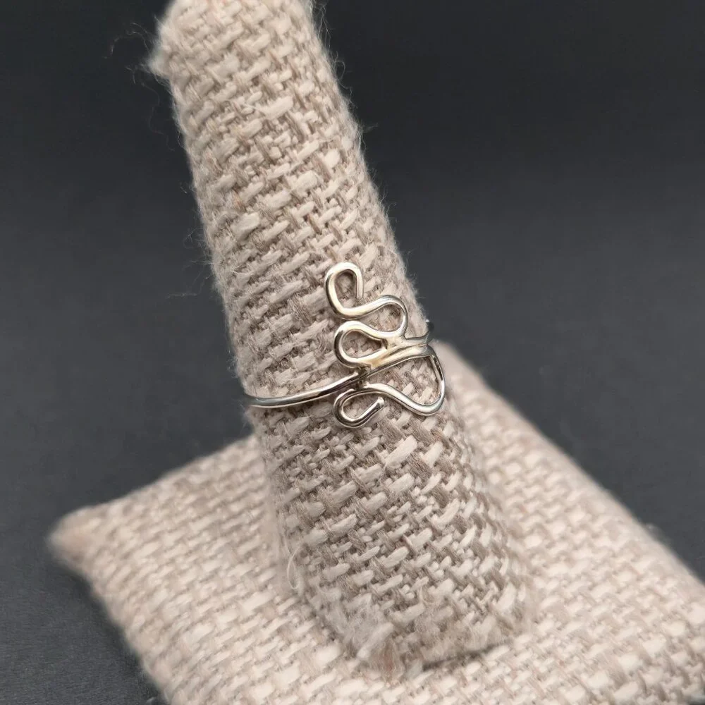 Size 8.25 Sterling Silver Freeform Style Handmade Band Ring A7139 - Picture 2 of 7